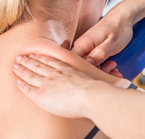 Massaggio decontratturante schiena fisioterapia Milano